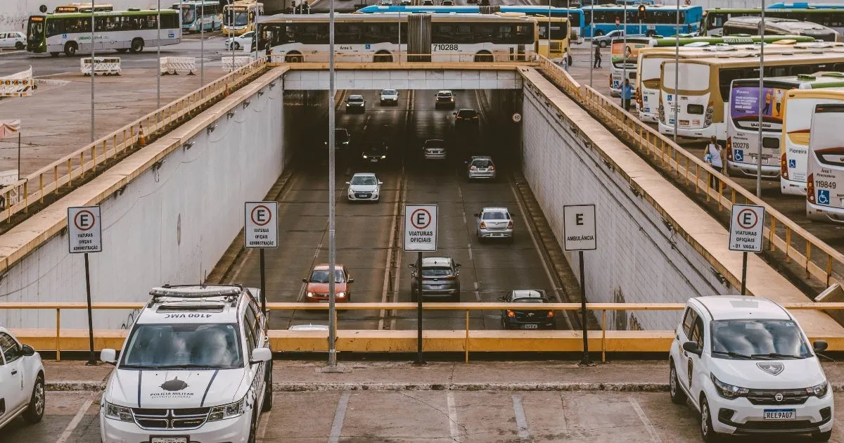 Pros and Cons of Using Airport Express Car Parking Services Pros and Cons of Using Airport Express Car Parking Services