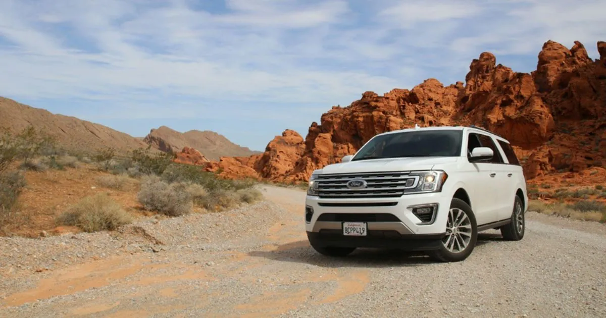 A Luxury Vehicle On An Off Road Track In A Desert Area A Luxury Vehicle On An Off Road Track In A Desert Area