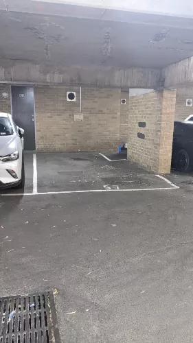 Parking Spaces For Rent - 1 Of 2 Undercover Parking Spaces - Close Proximity To Cbd, Queens Rd, Clarendon St And St Kilda Road