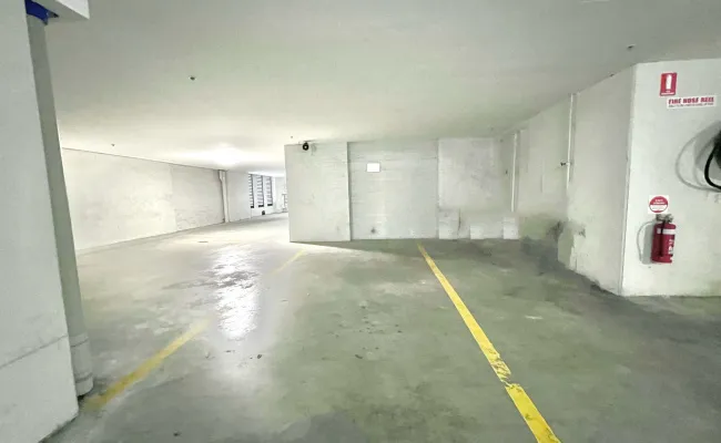 Parking For Rent - Extra Large Size Parking Space In Ultimo