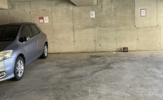 Parking, Garages And Car Spaces For Rent - Great Indoor Parking In East Perth, 100m Yellow Cat To City