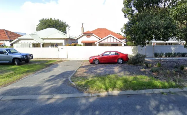 Parking For Rent - Outdoor Parking Space Close To Bus Stop 27 And Train Station