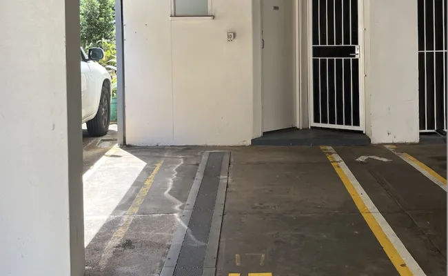 Parking Spaces For Rent - Undercover - 5 Mins Walk To Bondi Beach - Across The Road From 379 Bus Direct To Bj