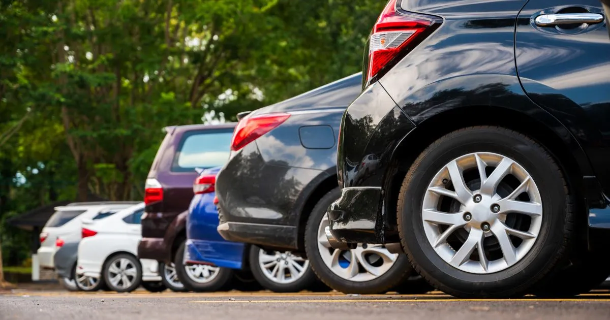 Street Parked Cars In Melbourne At A Cheap Rate Street Parked Cars In Melbourne At A Cheap Rate