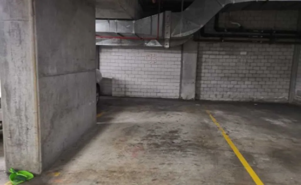 Parking For Rent - Easy Access And Exit, Good Location Parking For Rent - Easy Access And Exit, Good Location