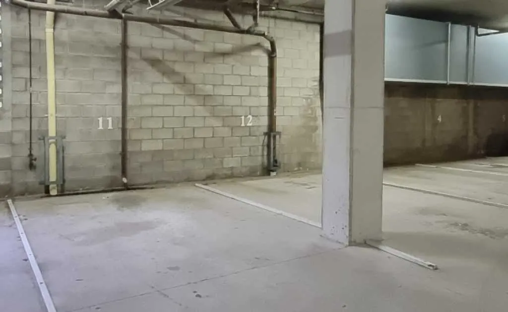 Parking For Rent - Lock Up Garage In Springhill Parking For Rent - Lock Up Garage In Springhill