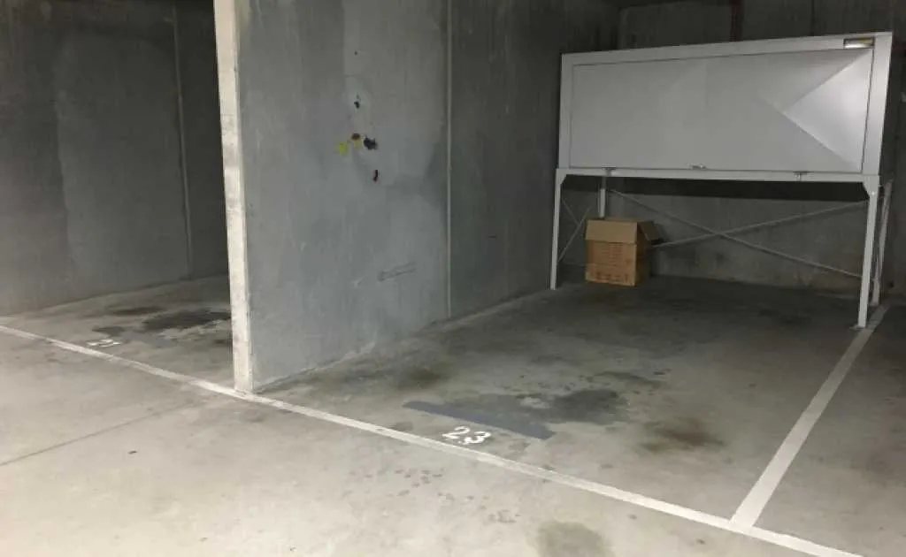 Parking Garages And Car Spaces For Rent - Parking Lot At 33 Latrobe Street Parking Garages And Car Spaces For Rent - Parking Lot At 33 Latrobe Street